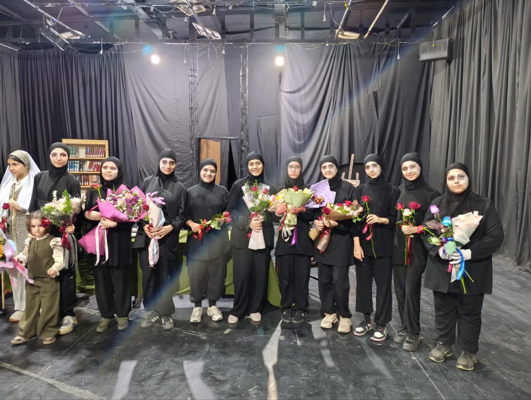اکران عمومی تئاتر دانش آموزی